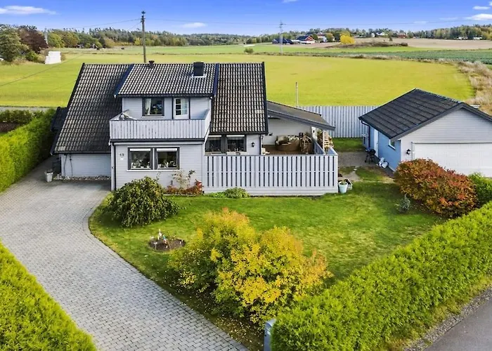 Hyggelig Enebolig Pa Notteroy, Rett Ved Golfbane